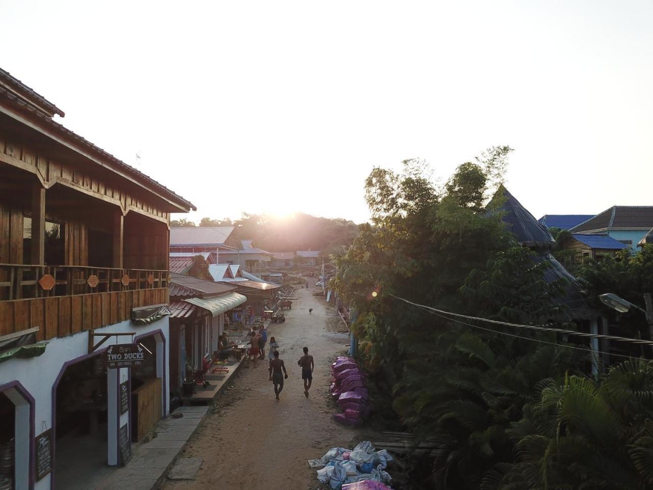 Ing Ing Guesthouse Koh Rong Sanloem Exterior photo